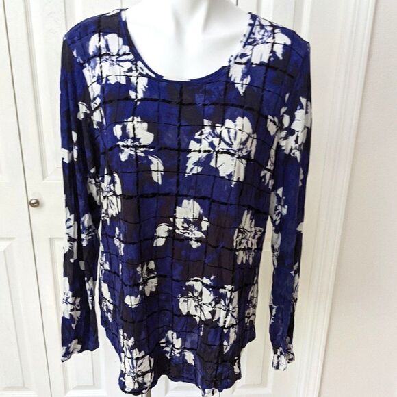 Simply Vera Vera Wang Tops - NWOT Woman's Simply Vera-Vera Wang Long Sleeve Top Floral Motif
